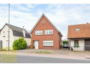 Gezellige woning met 3 slaapkamers  fijne woonkamer en diepe tuin