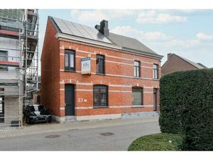 Karaktervolle woning met tal van mogelijkheden in het hart van Neerpelt