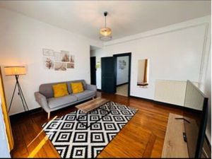 Bel immeuble en pierre de 5 lots - (Parts de SCI)