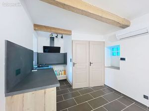 Maison de village rénovée avec local commercial