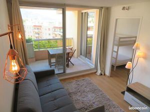 Loue studio avec coin chambre