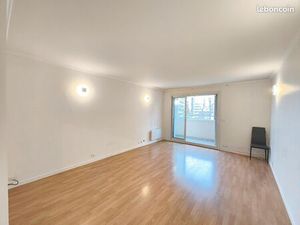 Appartement lumineux 4 pièces – RER Noisy-Champs – Dernier étage avec balcon