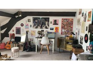 Studio à deux pas D Dussoubs - 420 euros chauffage  électricité et eau compris