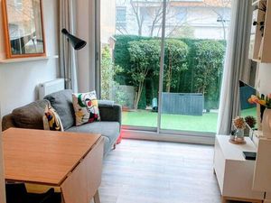 Studio meublé avec jardin a Bécon-les-Bruyères