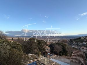 Maison avec vue imprenable à Villeneuve.