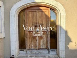 A vendre : Maison au coeur du village d'Eyragues avec 5 chambres