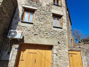 Maison de village avec cour et garage