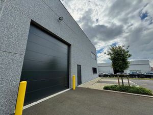 Recente KMO loods van 233m² met parking