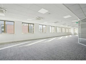 Location Local Professionnel 261m²