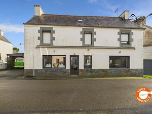 Location commerce 2 pièces 52 m² à Taulé (29670)