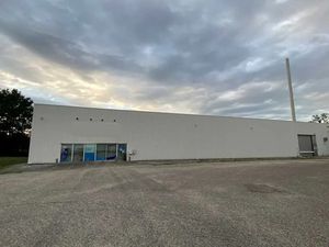 A LOUER - LOCAL D'ACTIVITES 2 200 µM² - PESSAC PROCHE ROCADE SORTIE 14