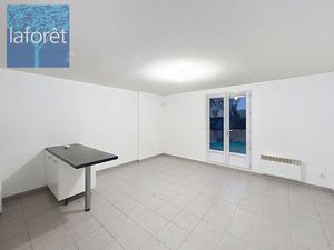 Appartement T1 près de SENAS à louer