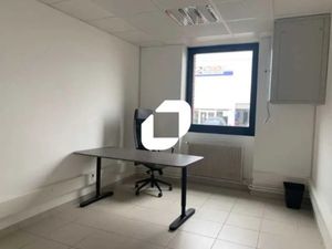 A LOUER  BUREAUX EN RDC RARE SUR LE SECTEUR PROCHE A13