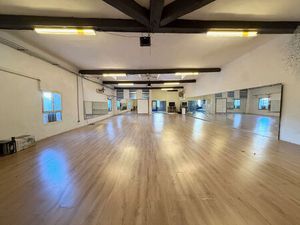 Location local commercial 245m2 Marseille 6eme (13006) - 2450 € - Surface Privée