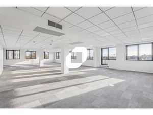 A LOUER  IMMEUBLE RENOVE AVEC SERVICES DE STANDING