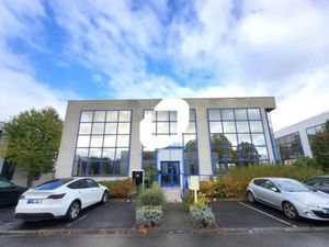 A VENDRE OU A LOUER  BATIMENT INDEPENDANT