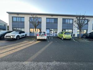 Bureaux à LIMAS - A LOUER - 367 m² divisibles à partir de 159 m²