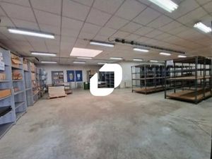 A LOUER  ACTIVITES ET BUREAUX EN RDC