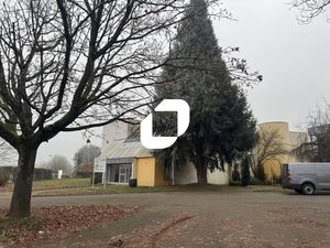 A VENDRE OU A LOUER  IDEAL POUR DES ACTIVITES DE SERVICES