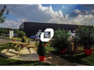 A LOUER  LOCAUX D'ACTIVITE ACCES IMMEDIAT A1 ET N104