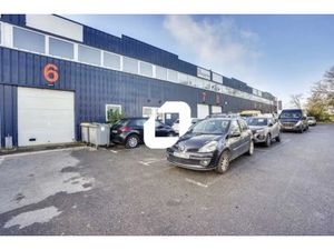 A LOUER  Proche des axes routiers