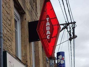 Vente Bureaux et commerces à Prix-lès-Mézières (08000) : à vendre / 60m² Prix-lès-Mézières