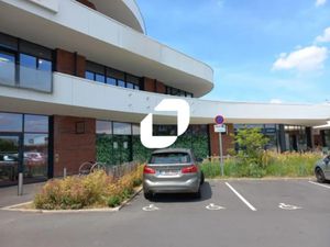 A LOUER  CELLULES COMMERCIALES