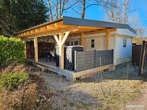 Mobil-home dans camping avec grande terrasse