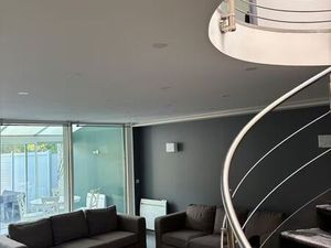 Location nue Maison mitoyenne rénovée dans résidence paisible