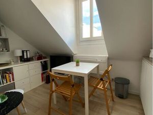 Nice centre Fleurs   2p dernier étage meublé ascenseur Calme confort