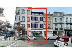 Commerce + logement. Top localisation. Idéal indépendant.