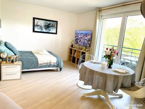 LOCATION MEUBLE - Grand Studio 35m² - Standing avec Balcon - Pied Métro 7 (Kremlin-Bicêtre