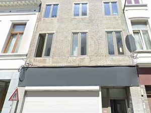 Beau commerce quartier chaussée Wavre rue duTrone avCouronne
