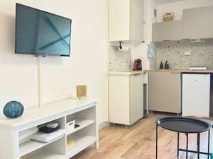 Studio entièrement équipé situé à Carnon Port  à deux pas du port  des commerces et des tr