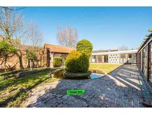 Villa avec pleine de caractère et offrant diverses possibil…