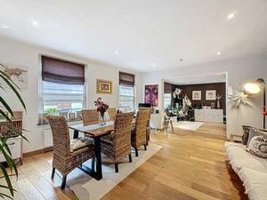 Duplex 3 chambres avec grande terrasse à deux pas de Stockel