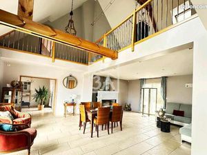 Maison 12 pièces 473 m²