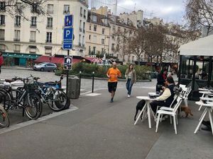 QUARTIER LATIN : rare  studette refaite et meublée à neuf  idéal étudiant cautionné