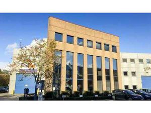 Bureaux prêts à l'emploi à louer près de la sortie E40/R4 à