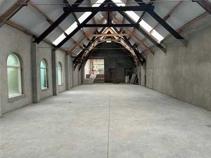 Espace commercial très spacieux à louer près de Dampoort !