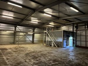 LOCAL D'ACTIVITE A LOUER - 640 M2