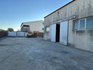 LOCAL D'ACTIVITE A LOUER - 220 M2 - PROCHE AUTOROUTE