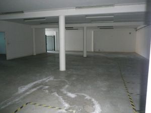 Local professionnel à louer CHATEAUBERNARD 8 pièce(s) 366m2 2 700€/mois HT/HC