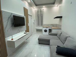 Local professionnel de 15.99m2 proche des Halles