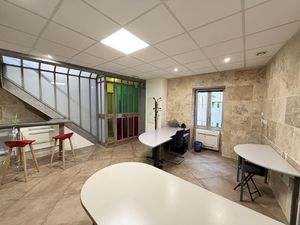 A LOUER LOCAL PROFESSIONEL CENTRE VILLE - 51 M2 - 83470 SAIN