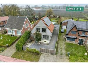 Gerenoveerd vrijstaand huis met zwembad  poolhouse en tuin