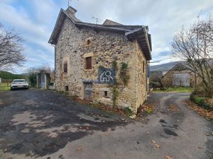 Maison à rénover avec terrain et dépendances