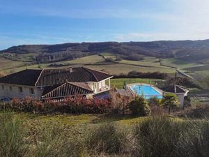 Maison contemporaine plain-pied  4 chambres  piscine  vue exceptionnelle  à dix minute de 