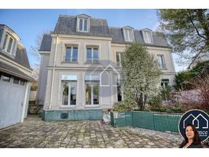 MAGNIFIQUE MAISON DE MAÎTRE 325M2 DEBUT DES ANNEES 1900 AVEC JARDIN CLOS DE MUR EN PLEIN C