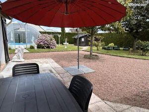 Maison plain-pied avec jardin et piscine